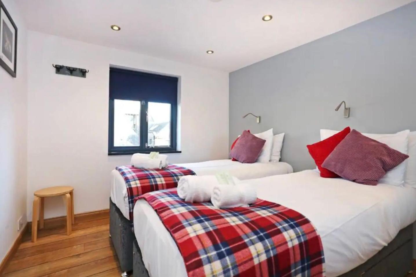 Cozy Mezzanine In Edinburgh's Old Town Apartment *