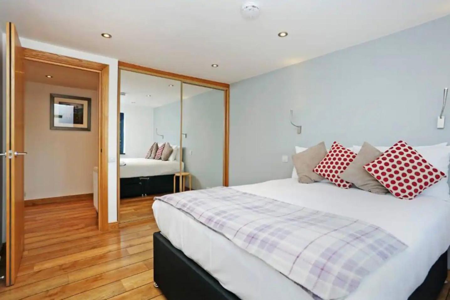 Cozy Mezzanine In Edinburgh's Old Town Apartment EDI