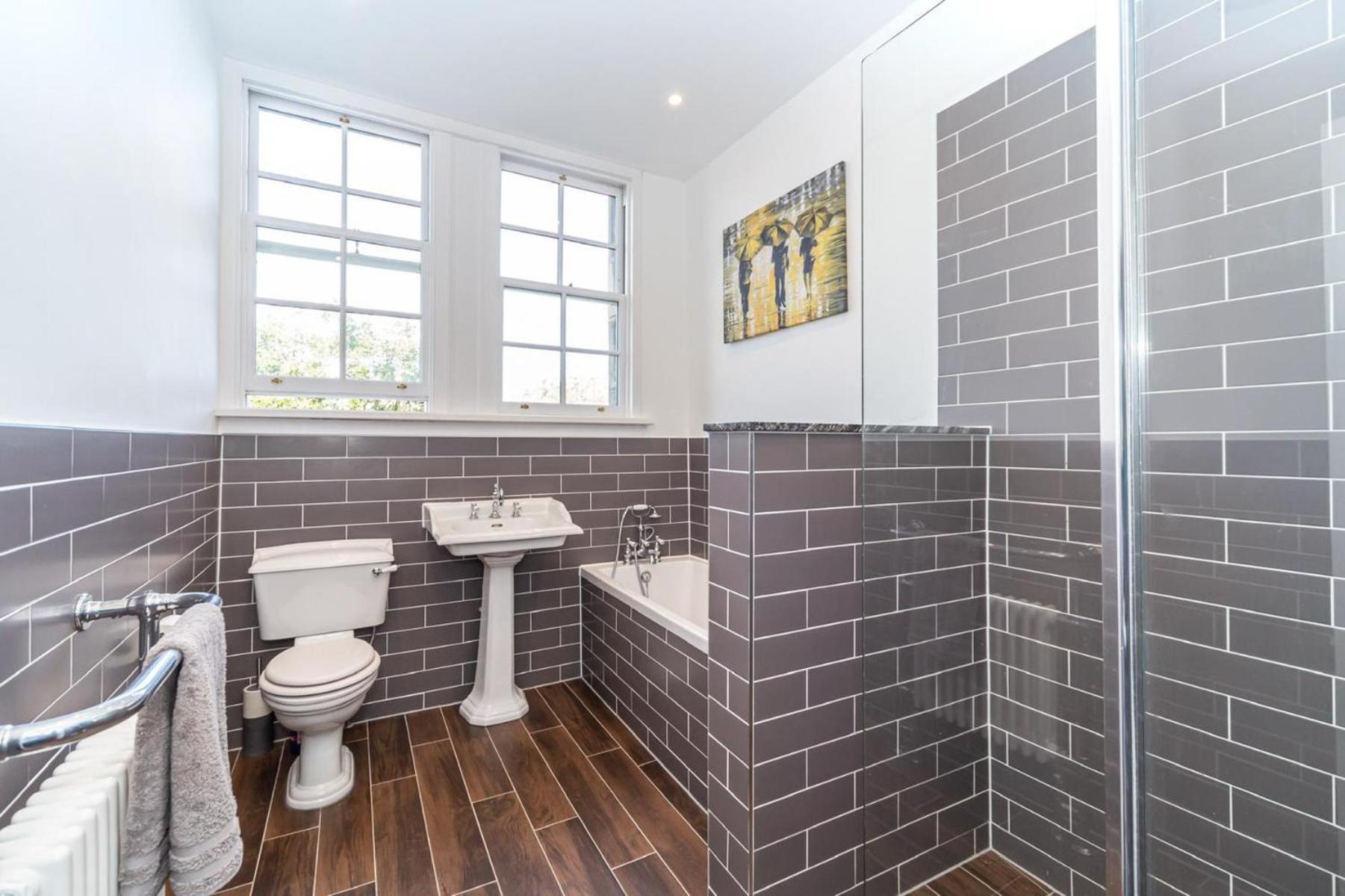 Montgomery Large 2 Bedroom Flat - 5 Mins Walk To Centre Apartment EDI