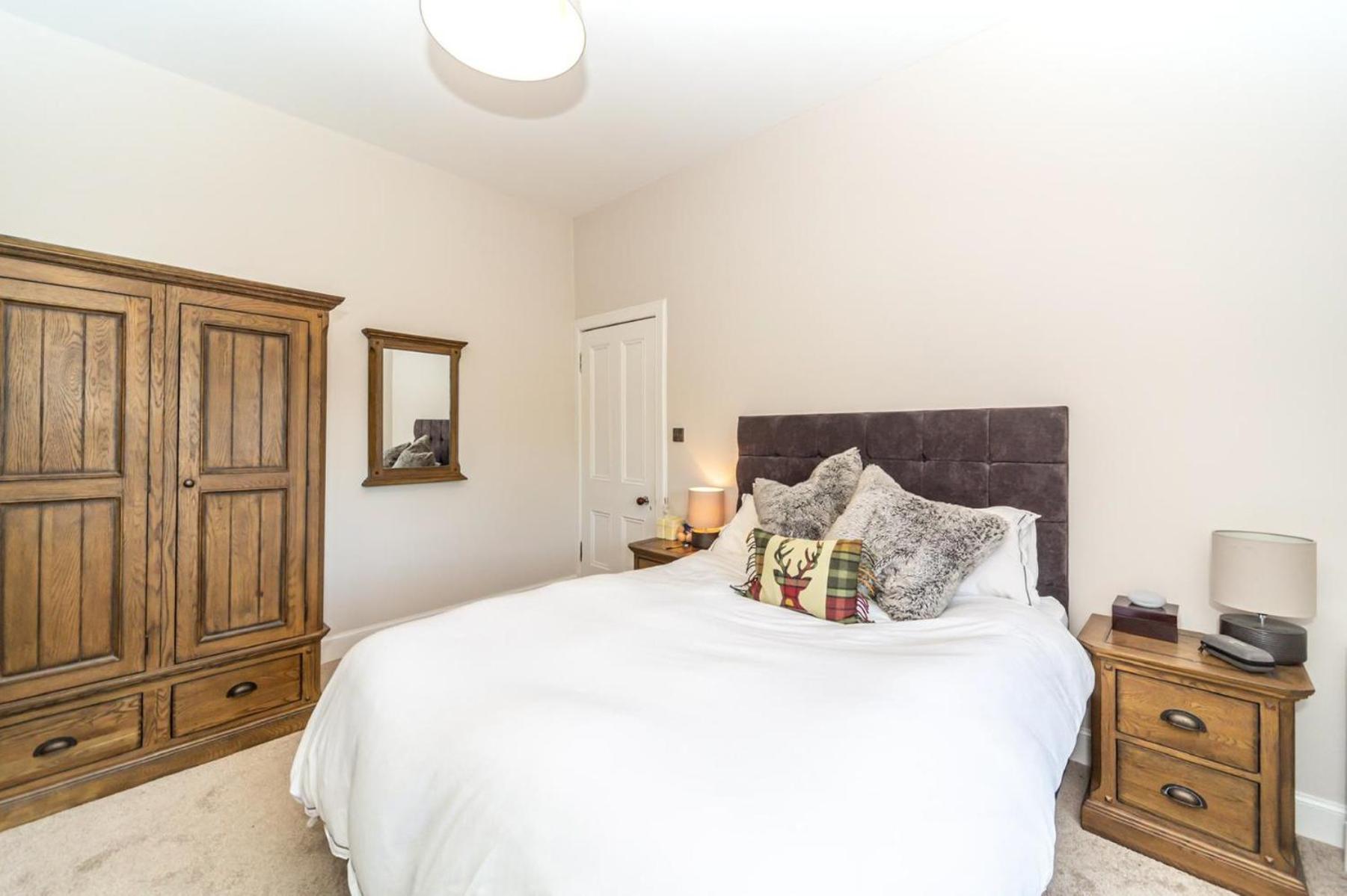 Montgomery Large 2 Bedroom Flat - 5 Mins Walk To Centre Apartment