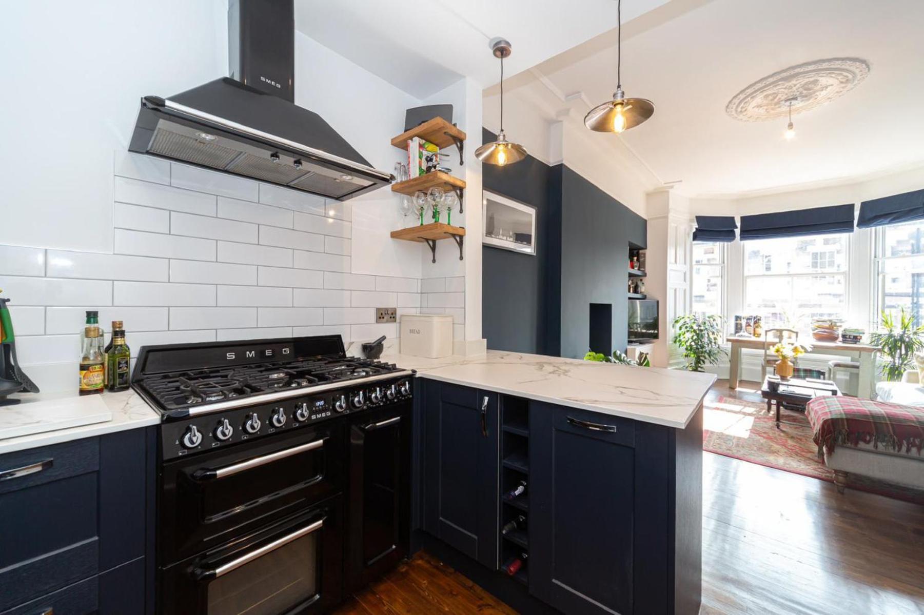Montgomery Large 2 Bedroom Flat - 5 Mins Walk To Centre Apartment *