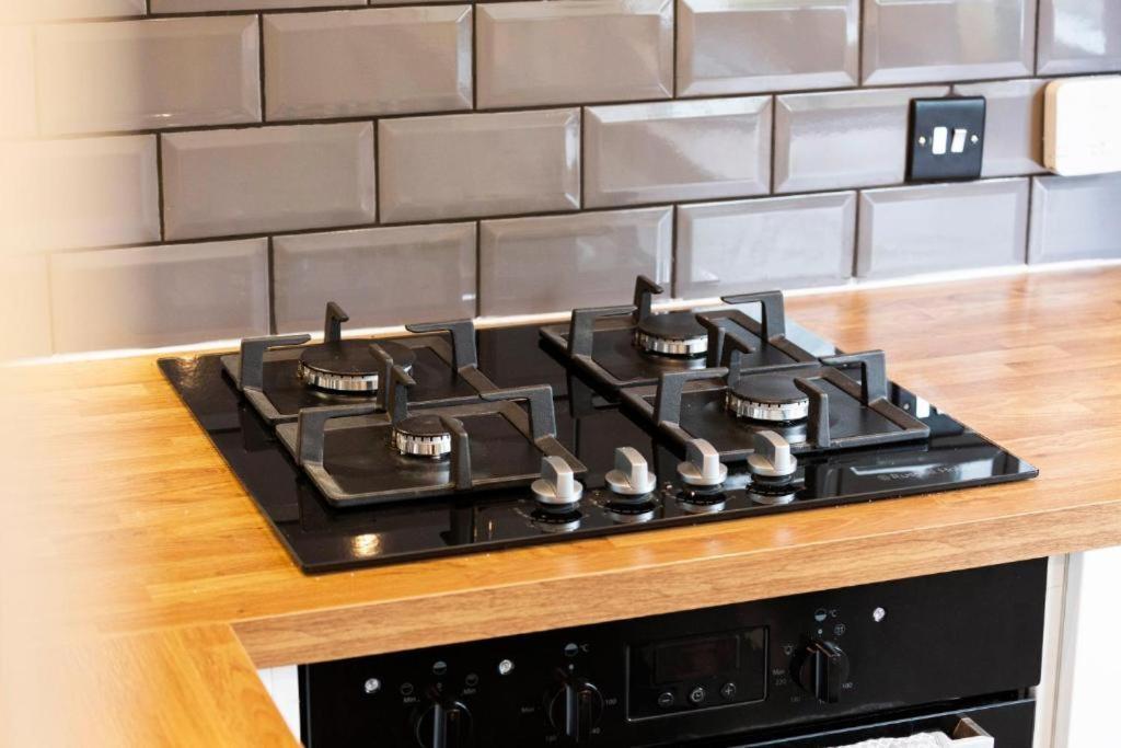 Stylish 3 Bed Abode - Parking And Garden Holiday home Edinburgh