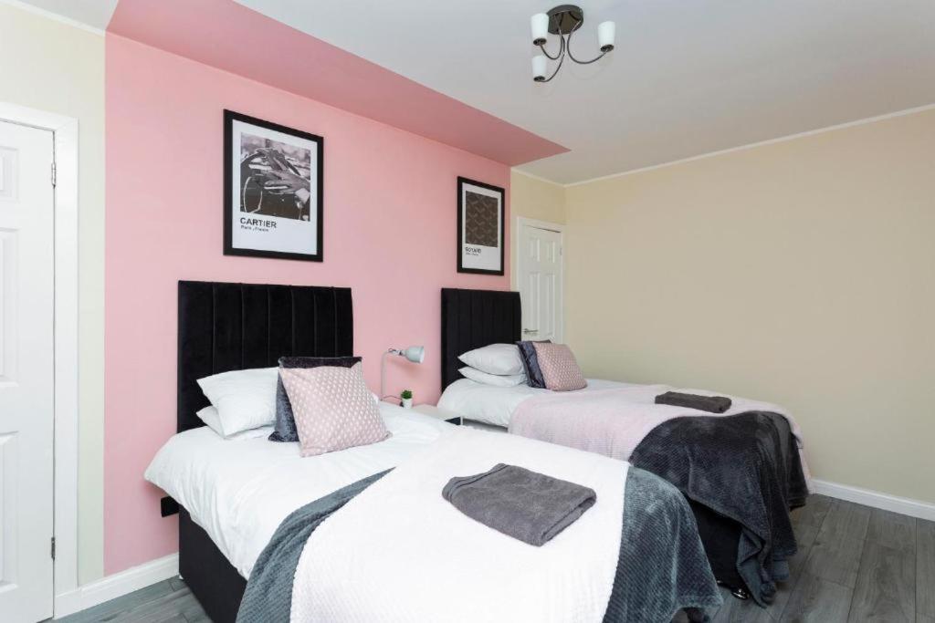 Holiday home Stylish 3 Bed Abode - Parking And Garden *