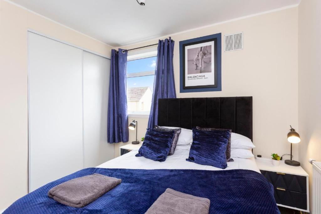Stylish 3 Bed Abode - Parking And Garden Holiday home