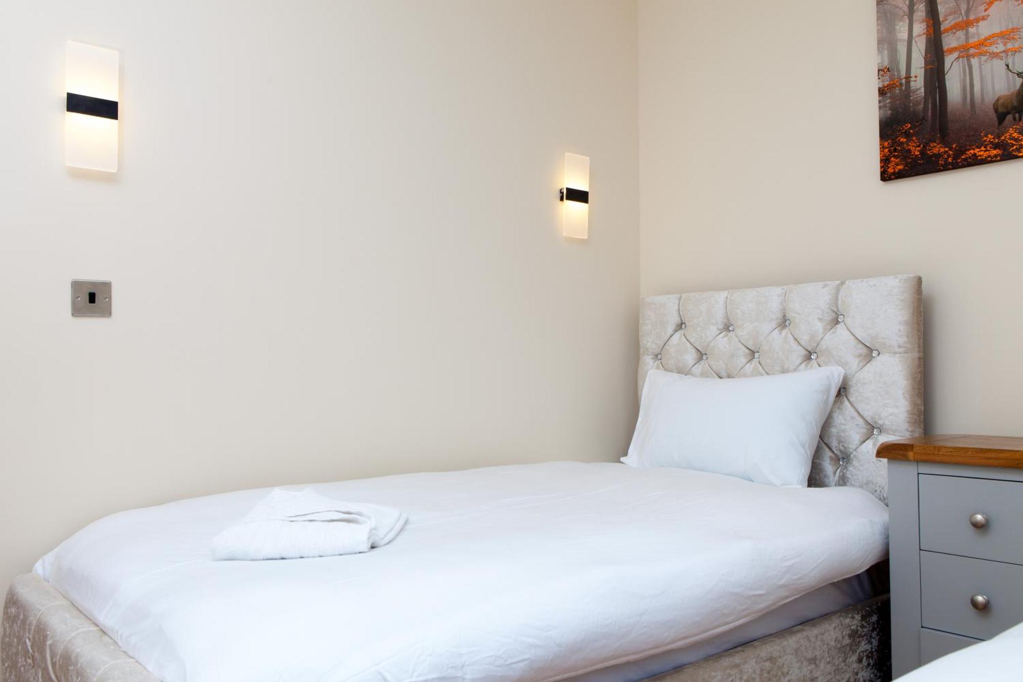 Luxe Arthurs Seat View Townhouse With Hot Tub Edinburgh