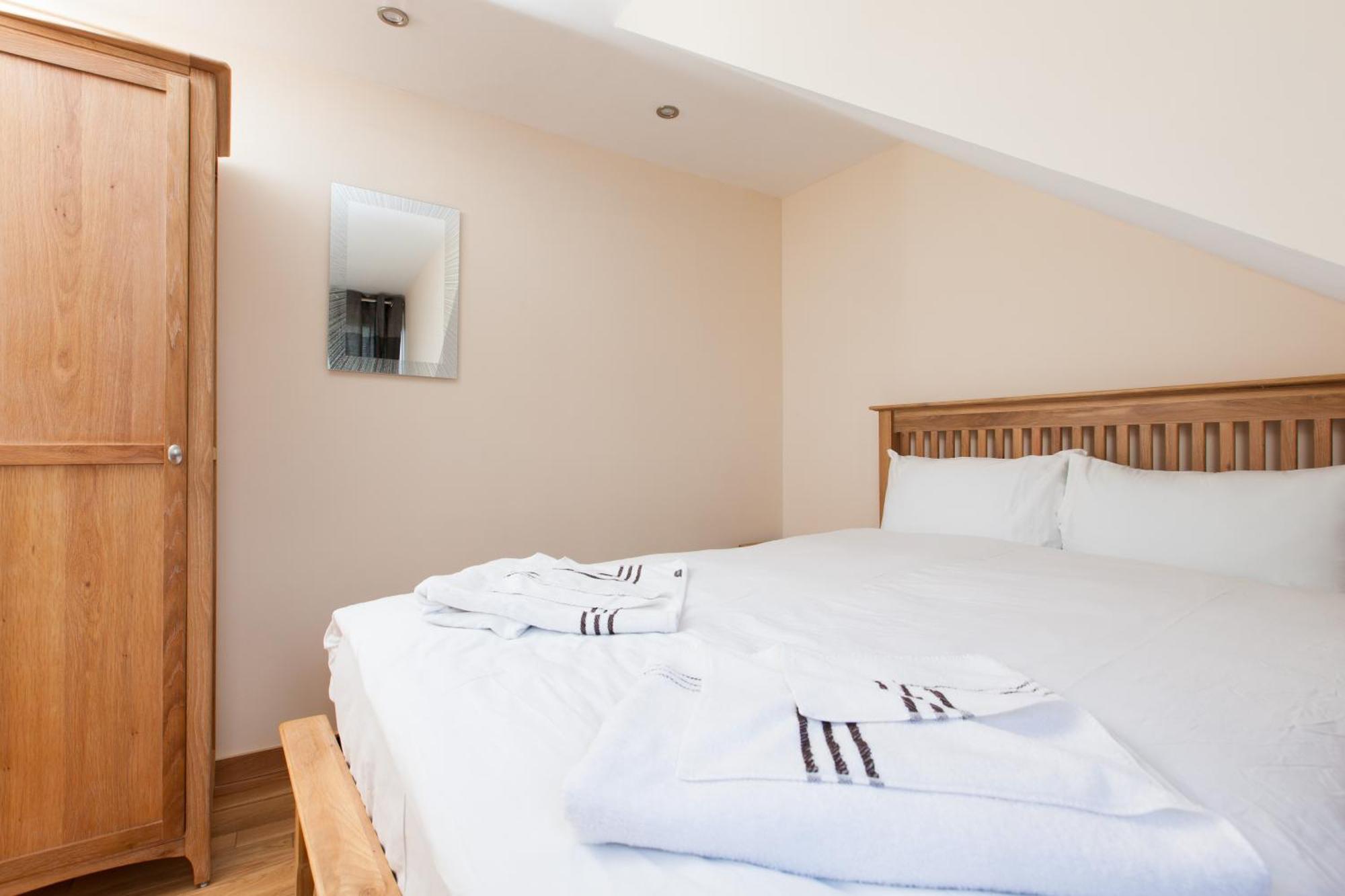 Luxe Arthurs Seat View Townhouse With Hot Tub Edinburgh