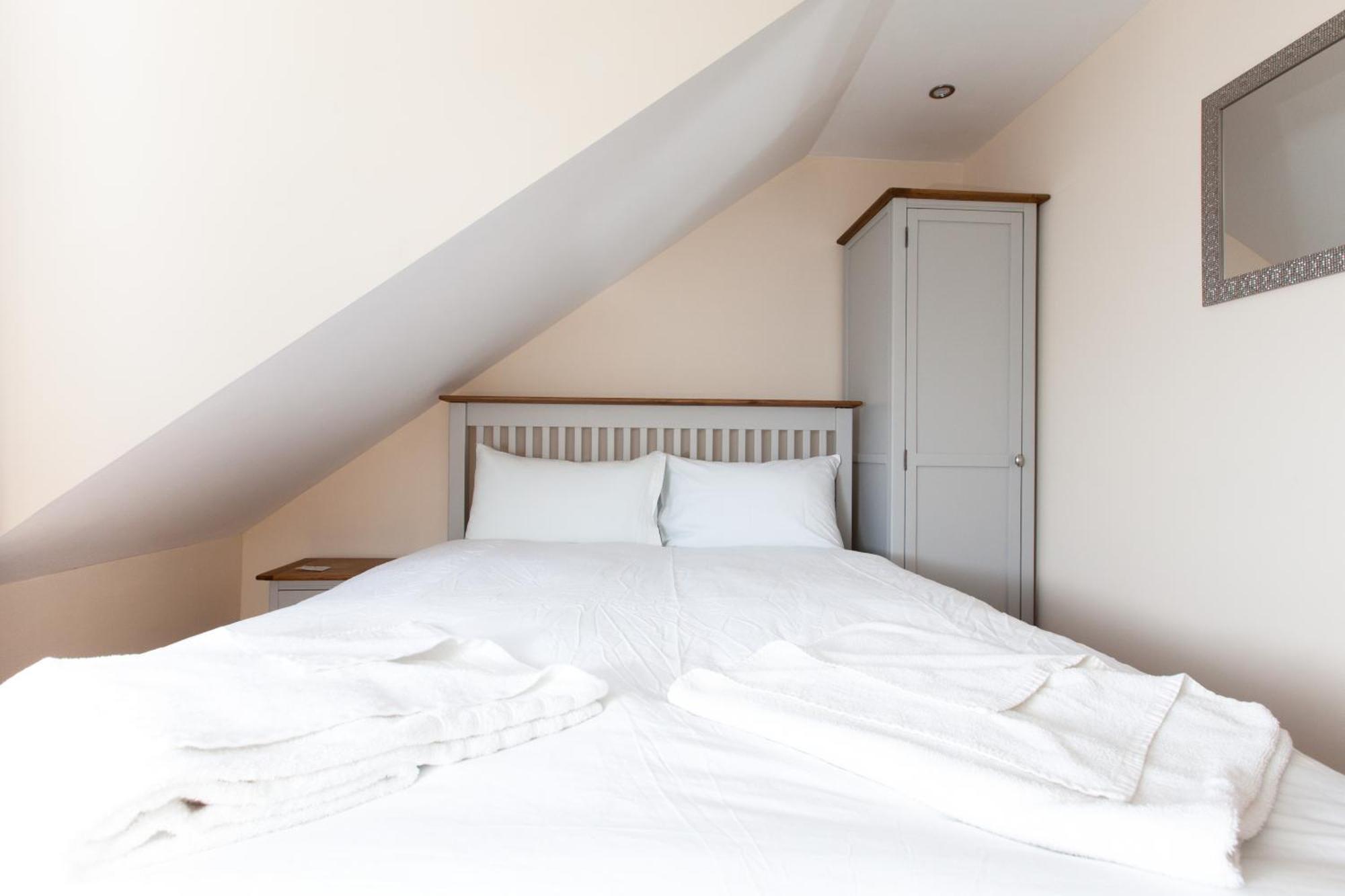 Luxe Arthurs Seat View Townhouse With Hot Tub *