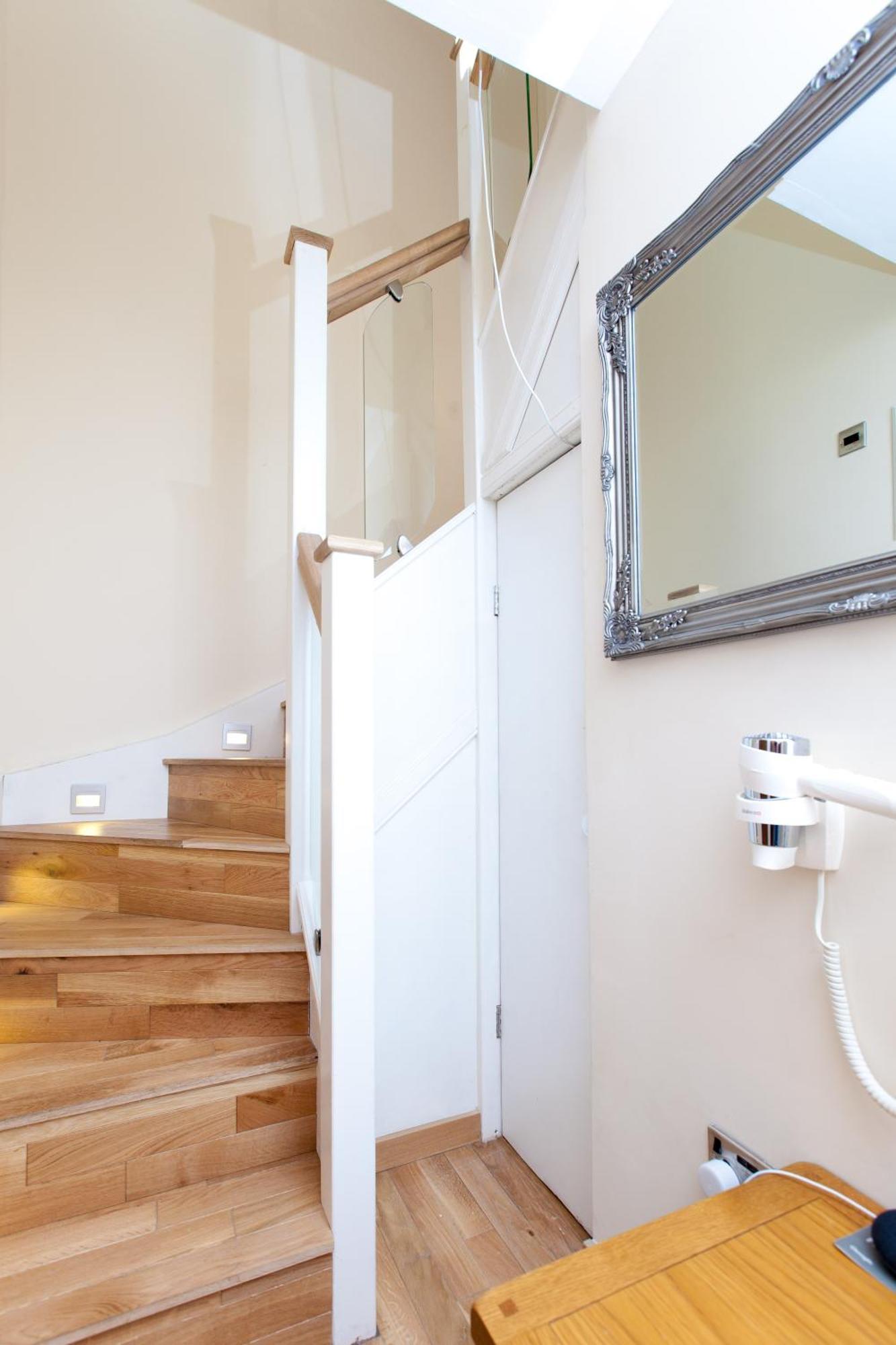 Luxe Arthurs Seat View Townhouse With Hot Tub *