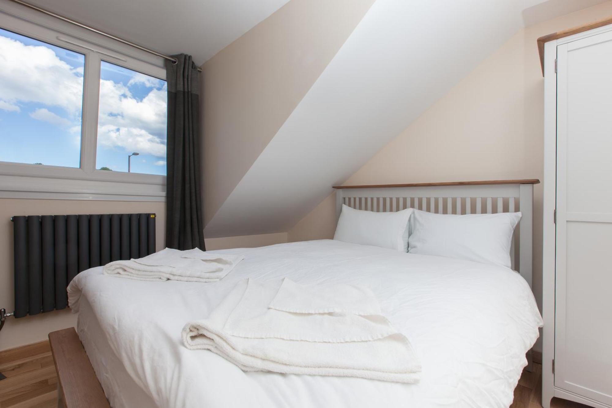 Luxe Arthurs Seat View Townhouse With Hot Tub
