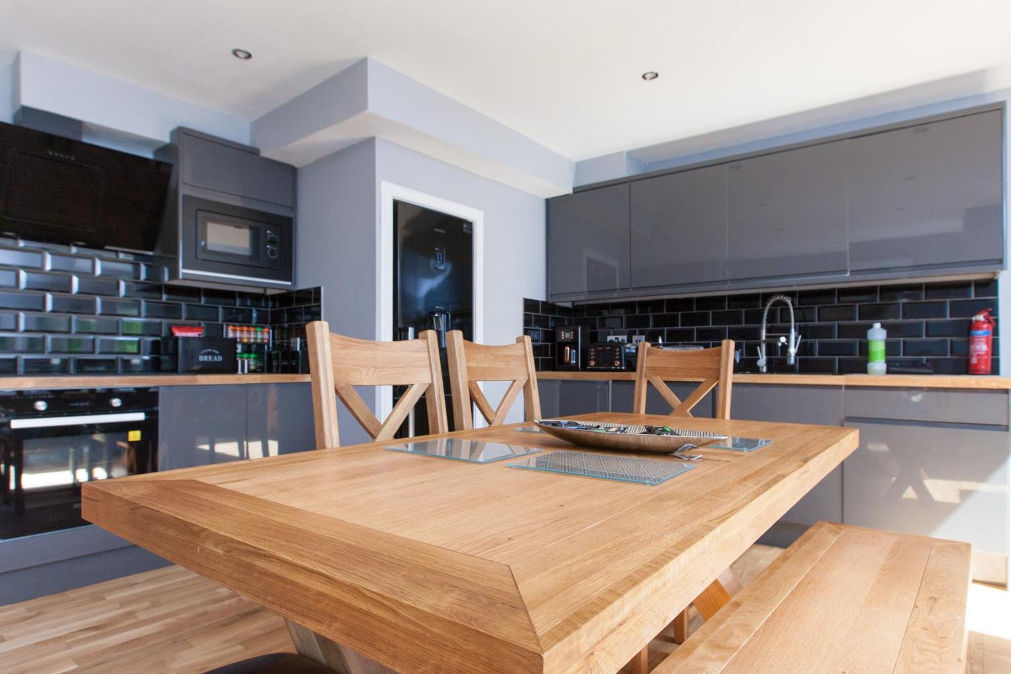 Luxe Arthurs Seat View Townhouse With Hot Tub