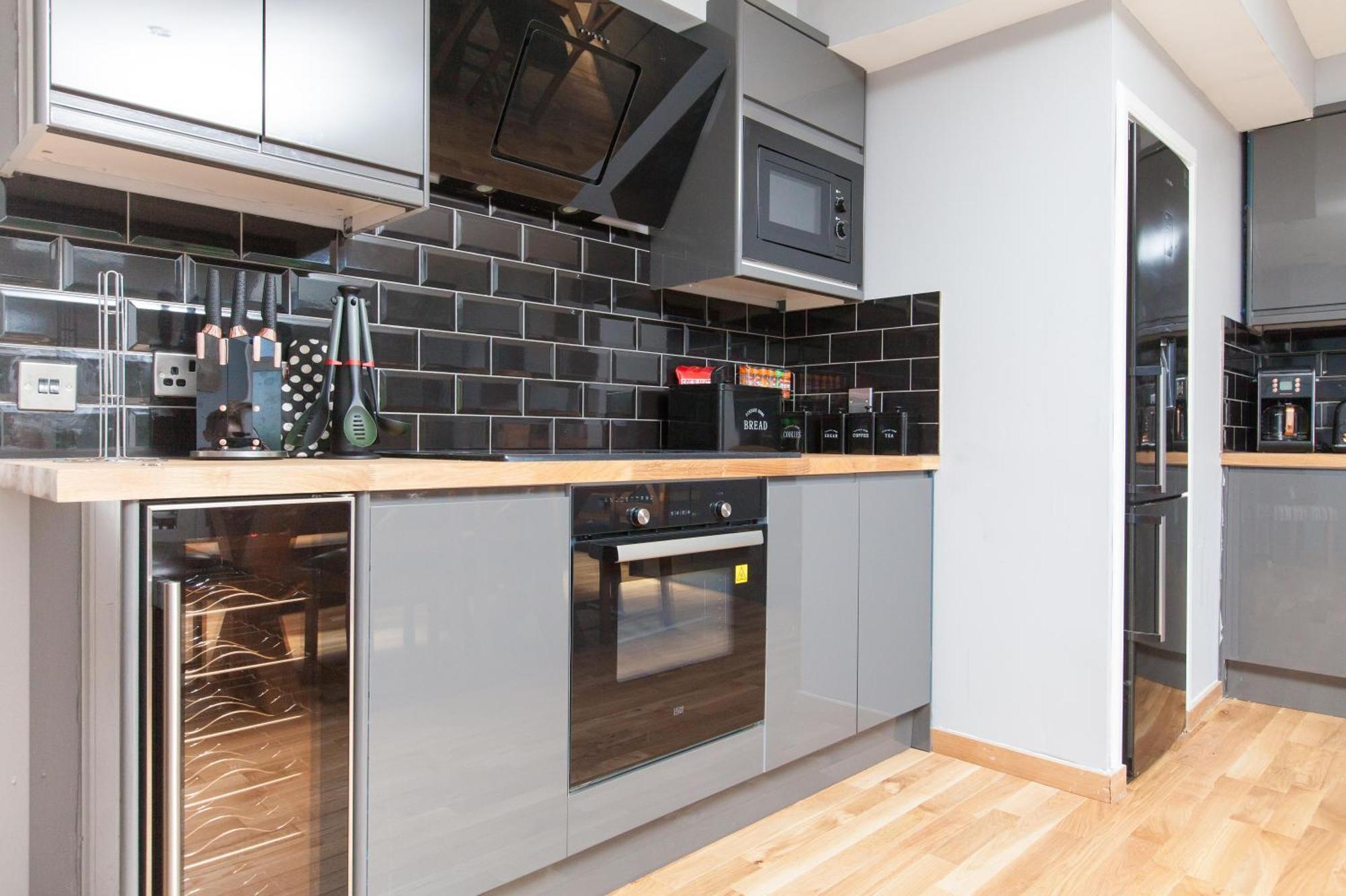 Luxe Arthurs Seat View Townhouse With Hot Tub Edinburgh