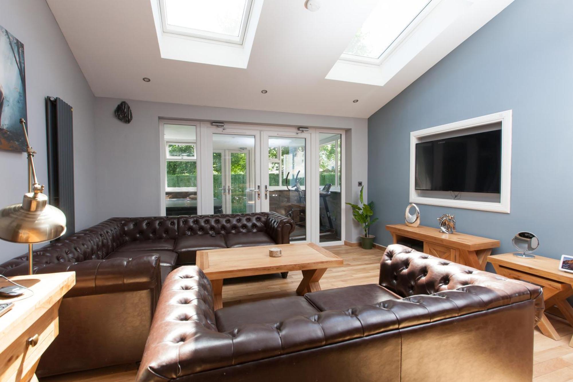Luxe Arthurs Seat View Townhouse With Hot Tub