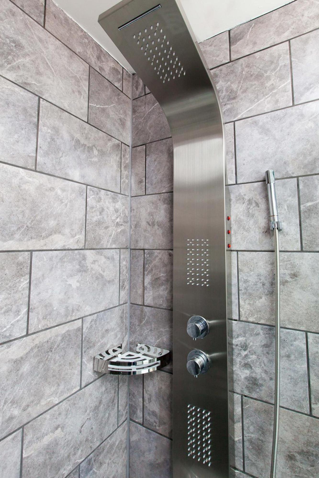 Luxe Arthurs Seat View Townhouse With Hot Tub