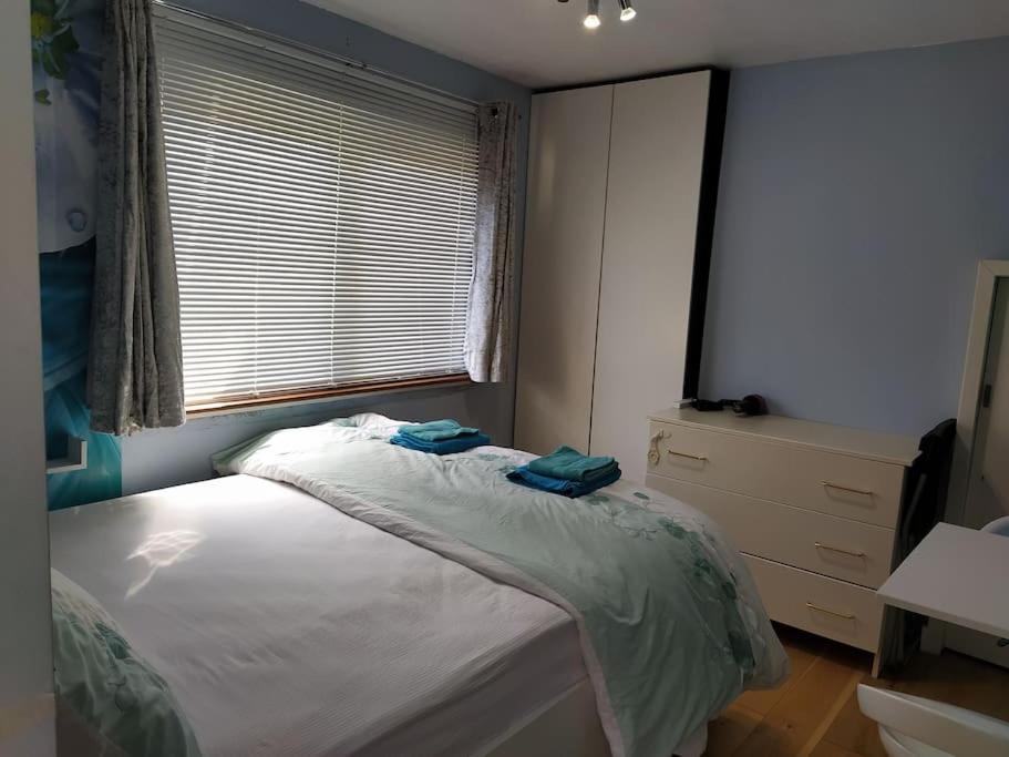 Studio Flat, Frequent Buses, 1-minute Walk To Bus Stop, 15 Minutes To City Center Apartment