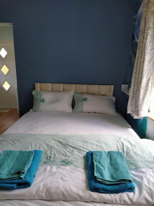 Studio Flat, Frequent Buses, 1-minute Walk To Bus Stop, 15 Minutes To City Center Apartment Edinburgh