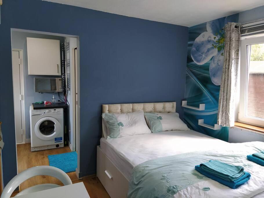 Apartment Studio Flat, Frequent Buses, 1-minute Walk To Bus Stop, 15 Minutes To City Center *