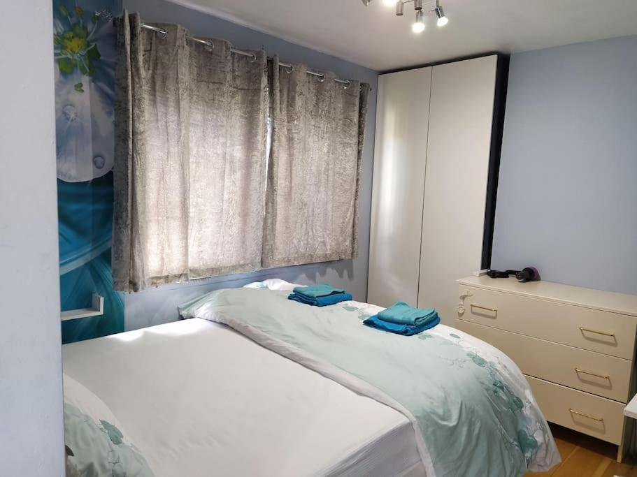 Studio Flat, Frequent Buses, 1-minute Walk To Bus Stop, 15 Minutes To City Center *