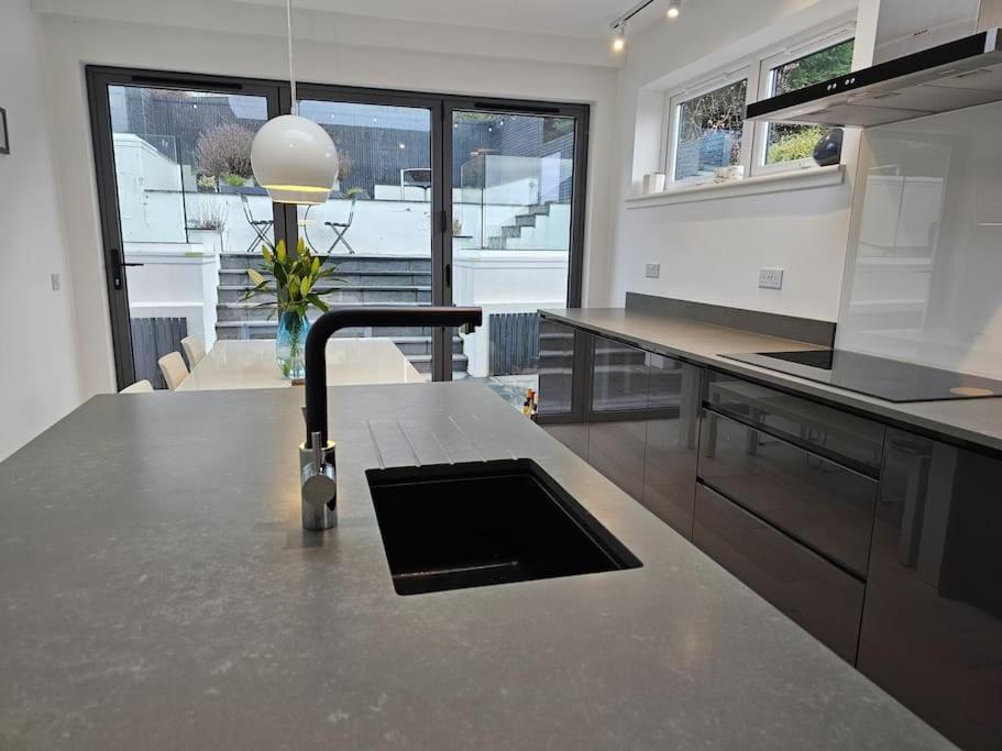 Holiday home Kaimes Kip: Stylish Five Bedroom *