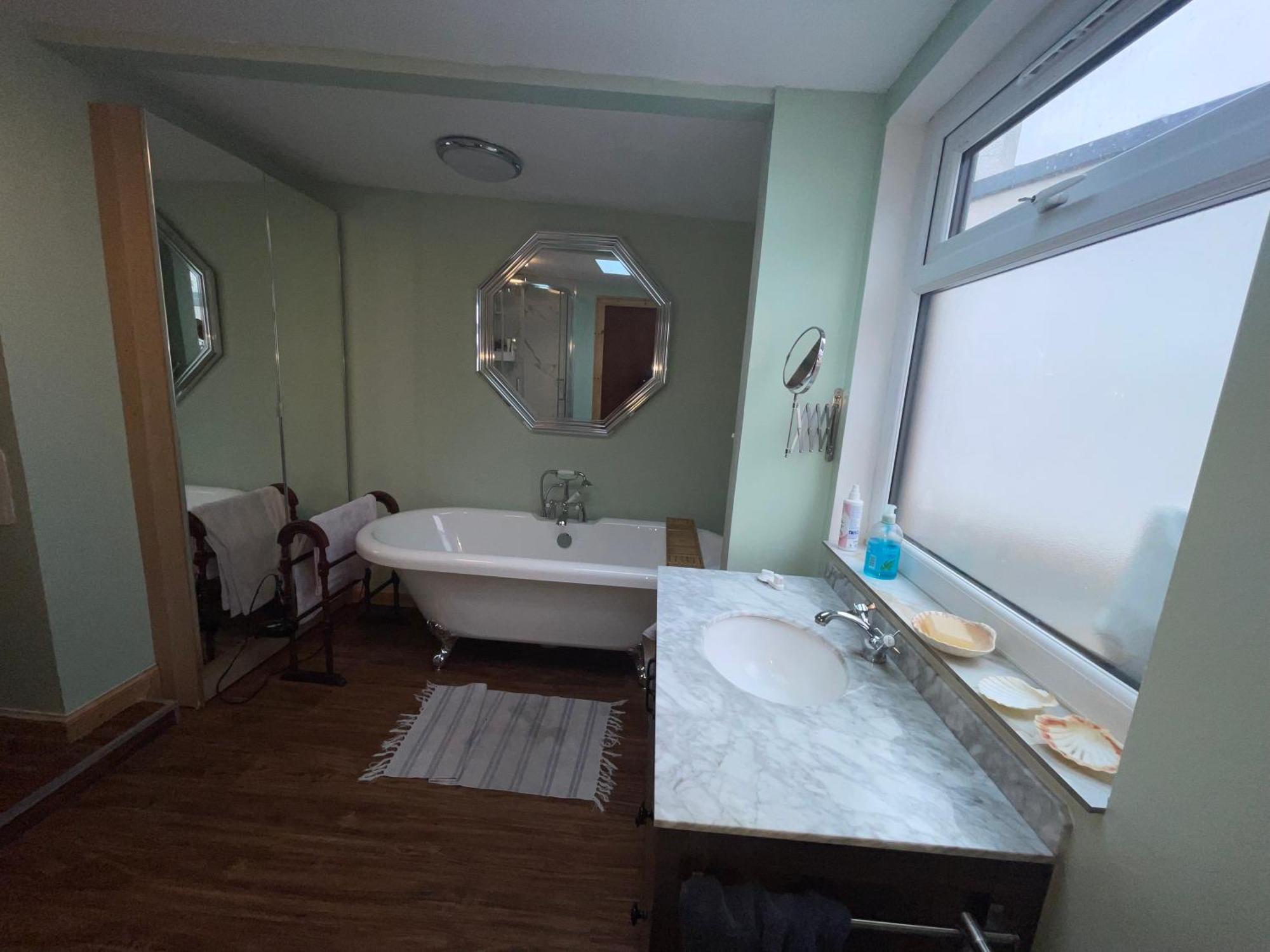 Lovely Double In Very Good Area Privatunterkunft *