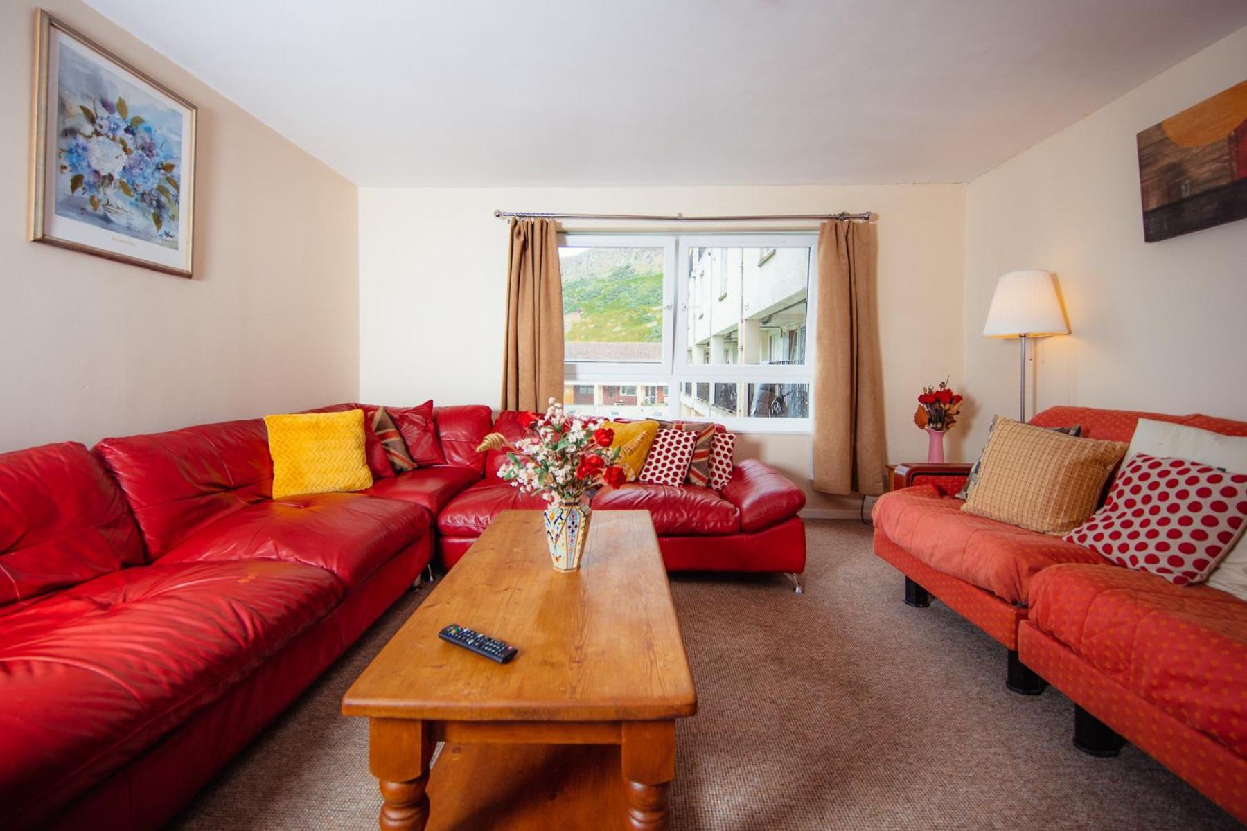 Fab Arthur Seat Views, Old Town Apartment *