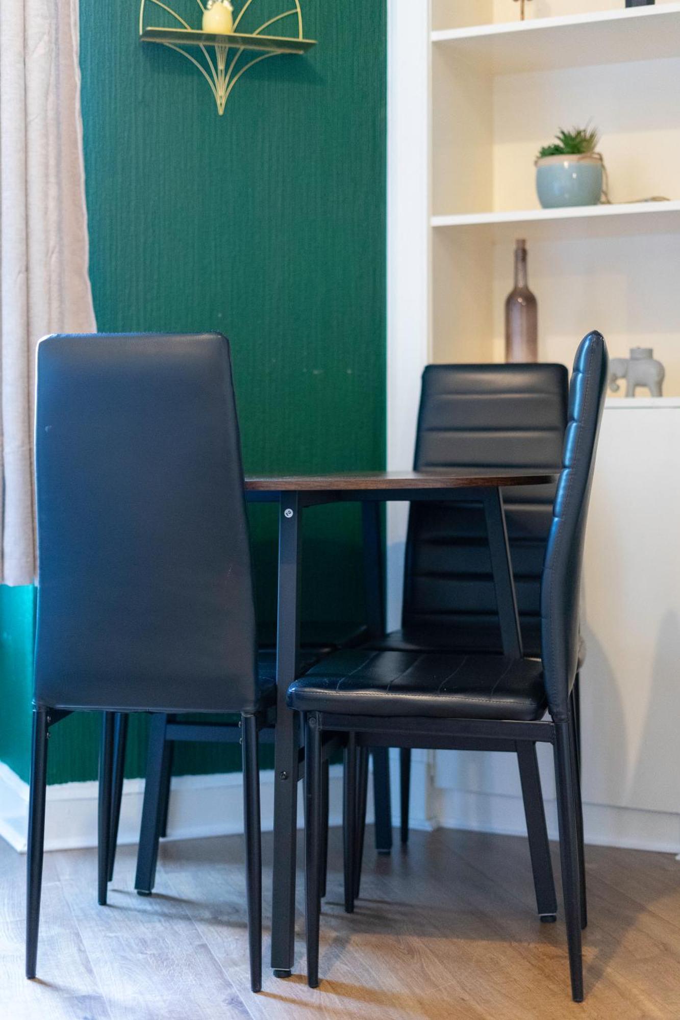 The Eden Apartment, Center EDI