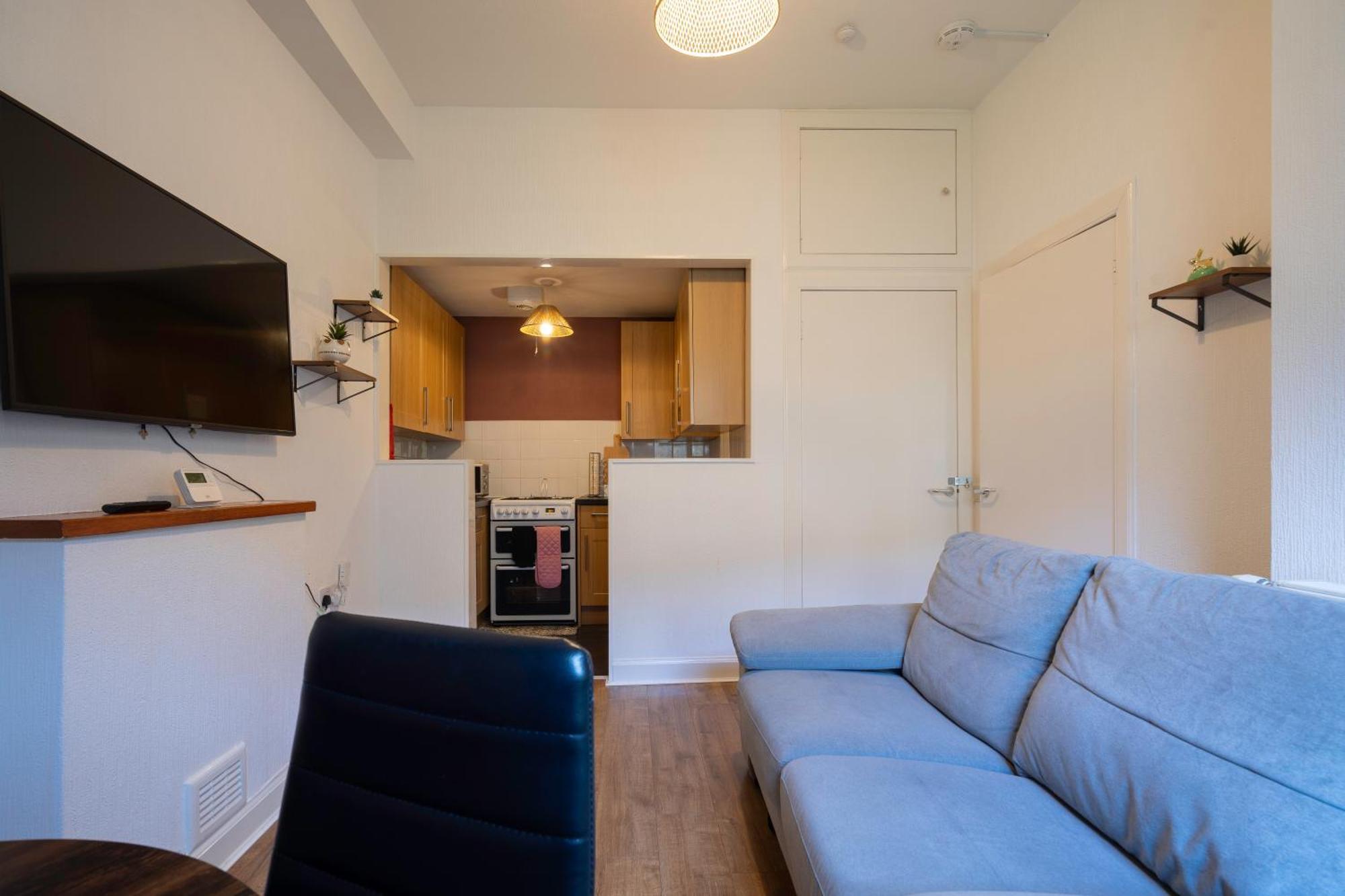 The Eden Apartment, Center EDI