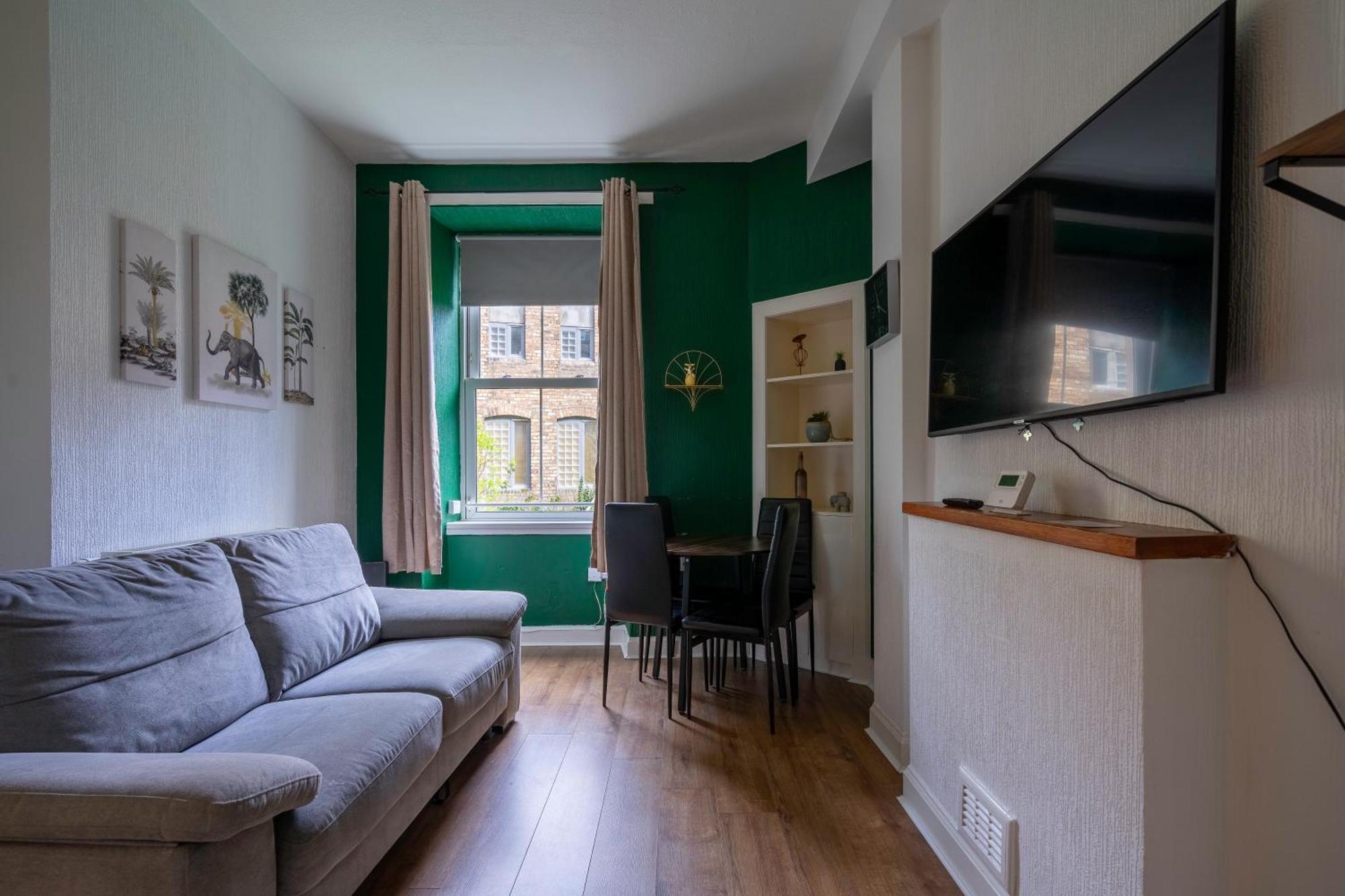The Eden Apartment, Center EDI