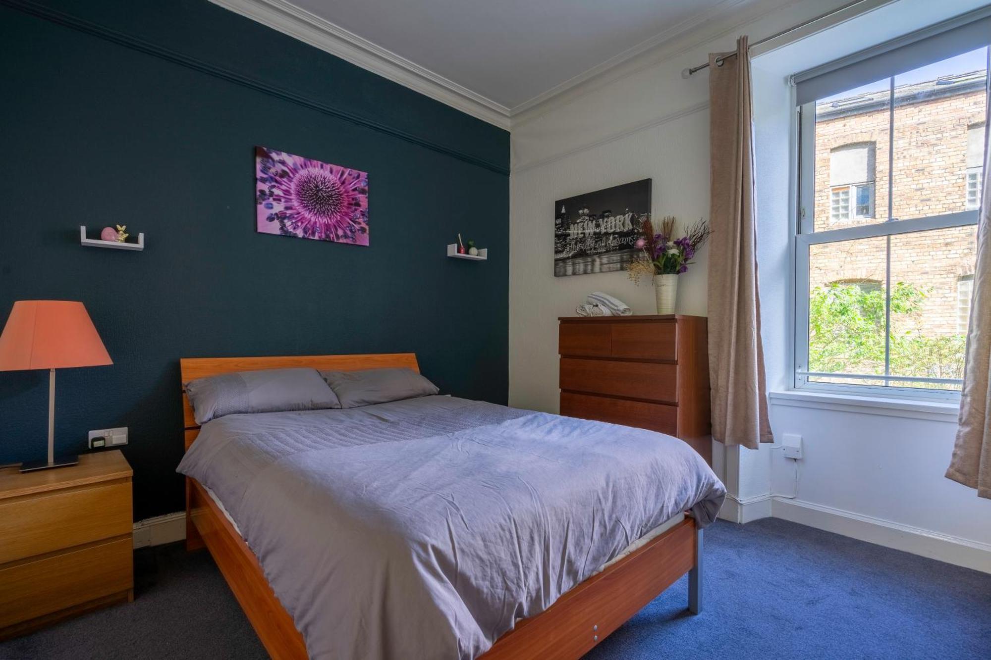 The Eden Apartment, Center EDI