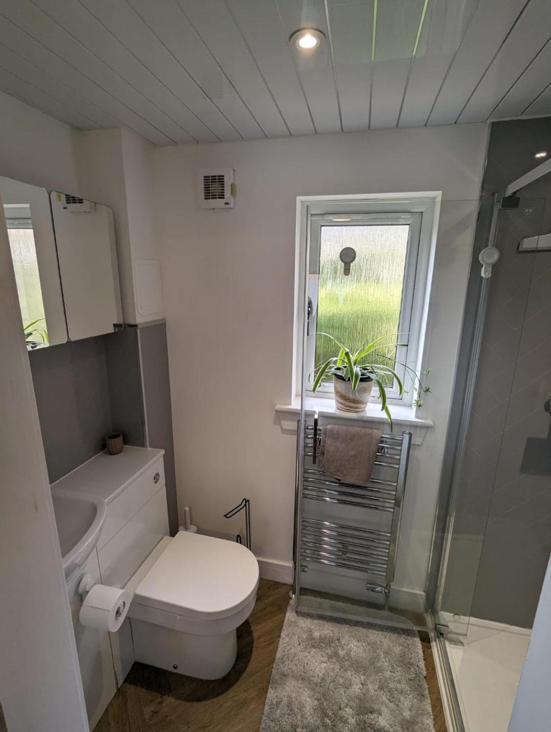 Homestay En-suite Double With Private Entrance Edinburgh
