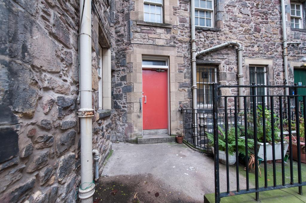 Apartment Writers View, Royal Mile *