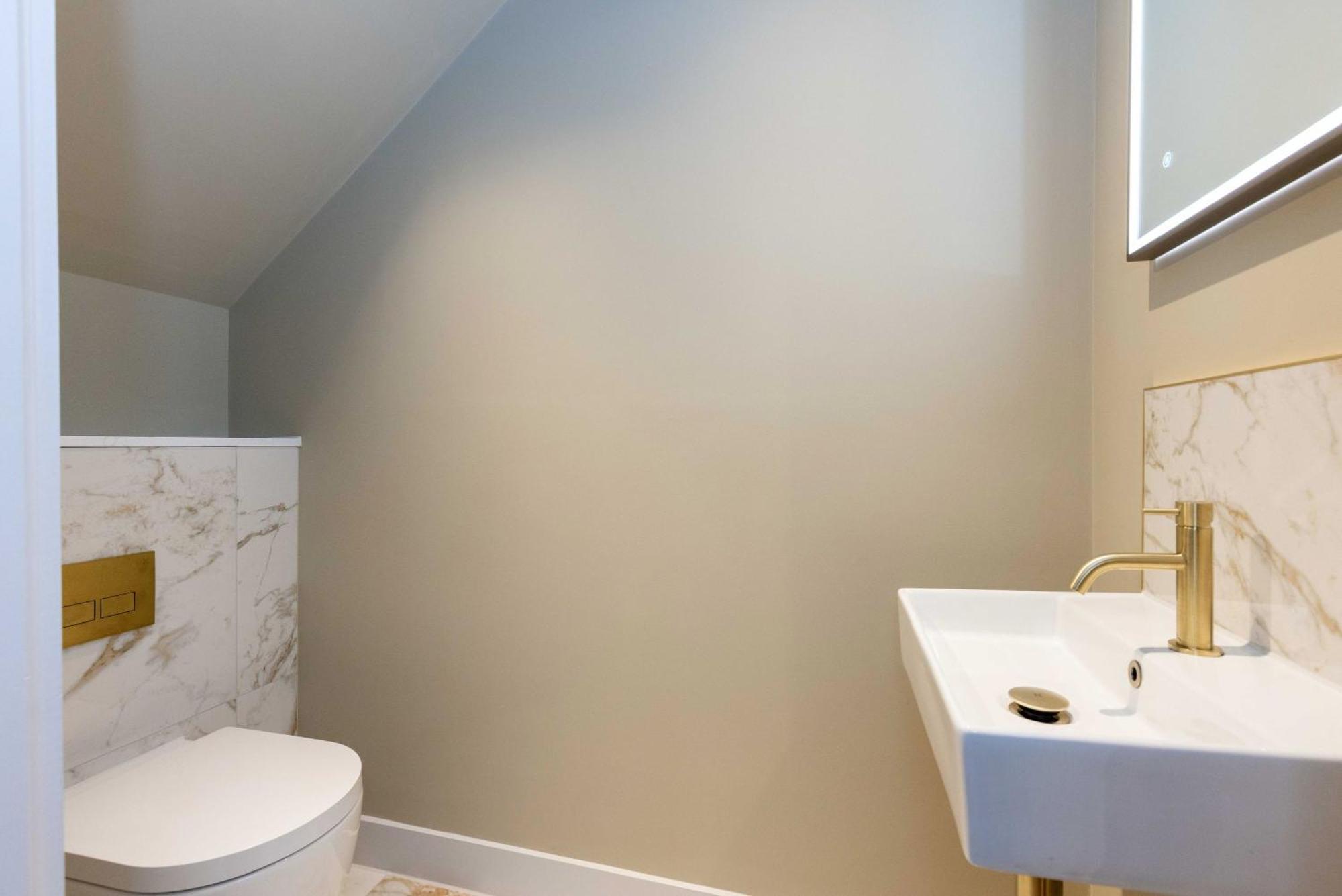 Dragon - Centre 2 Bed Luxury Mews House