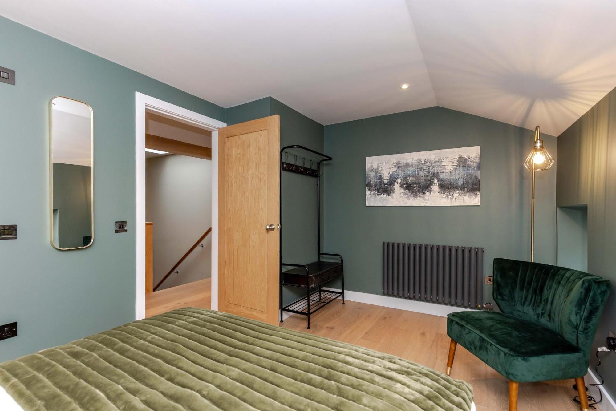 Dragon - Centre 2 Bed Luxury Mews House