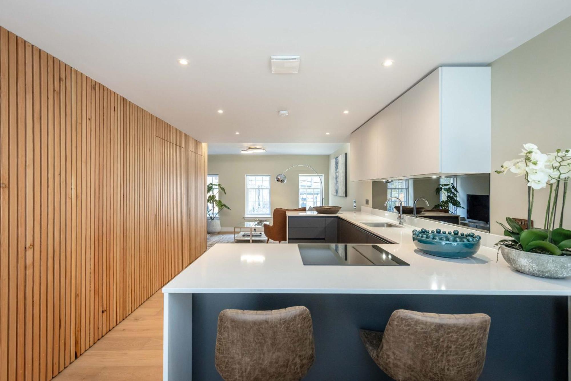 Dragon - Centre 2 Bed Luxury Mews House