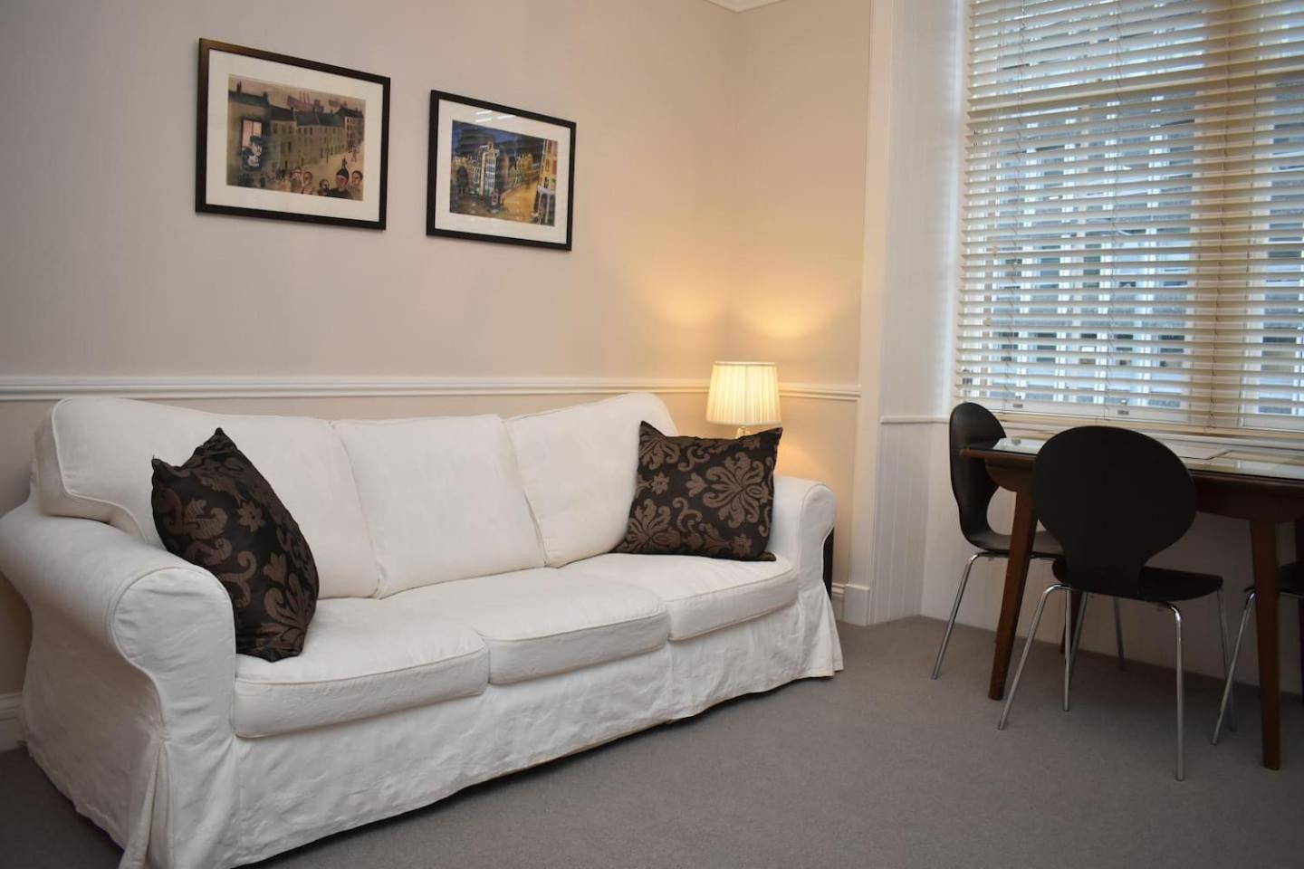 West Port - 2br In The Heart Of The Old Town Just Off The Grassmarket
