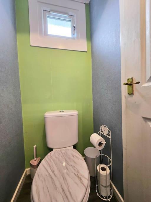 4 Bed House With 6 Beds Apartment