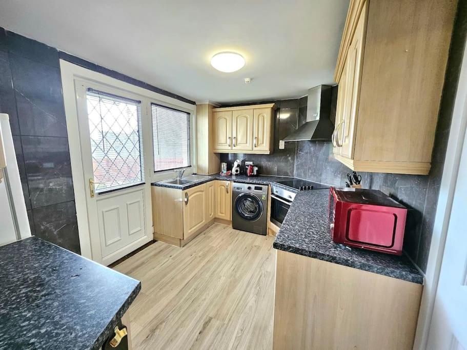 4 Bed House With 6 Beds * Edinburgh