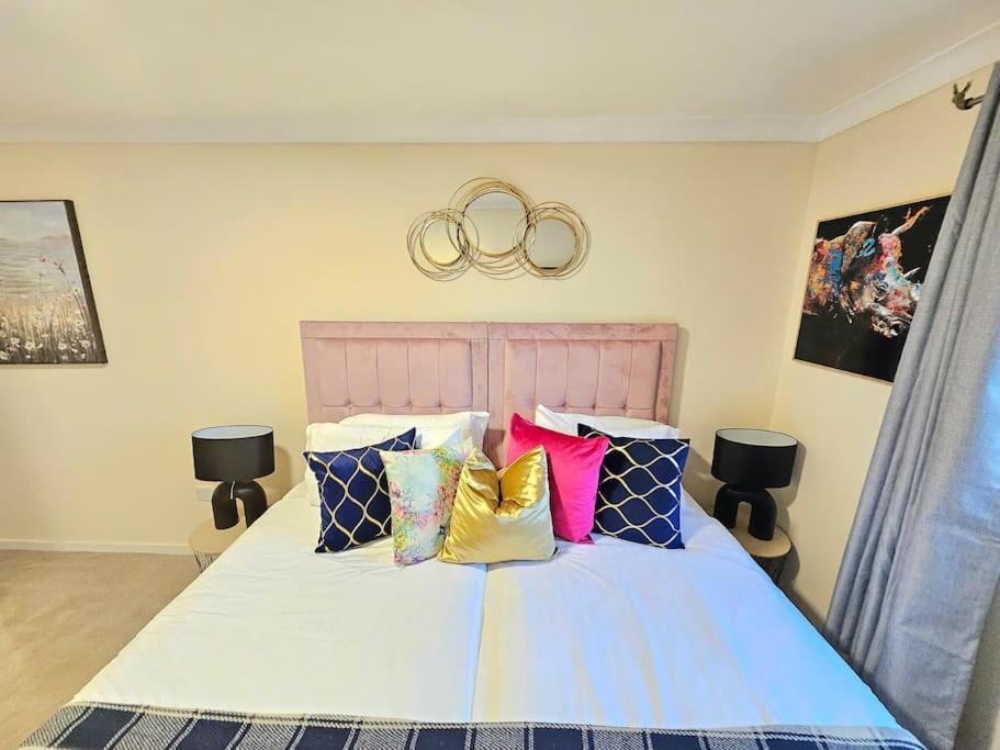 4 Bed House With 6 Beds Apartment *