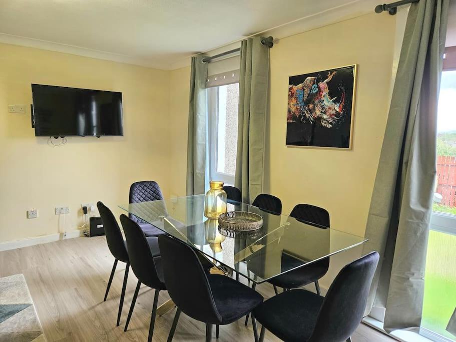 4 Bed House With 6 Beds Edinburgh