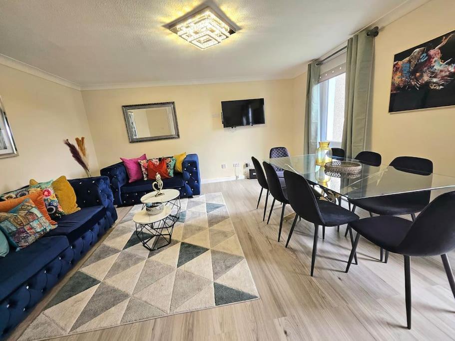 Apartment 4 Bed House With 6 Beds