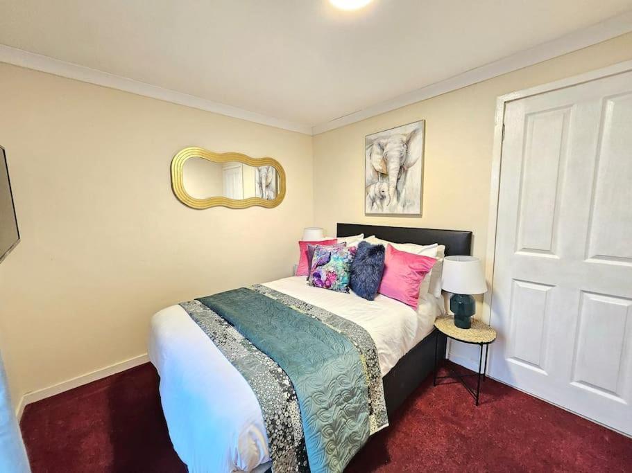 Apartment 4 Bed House With 6 Beds
