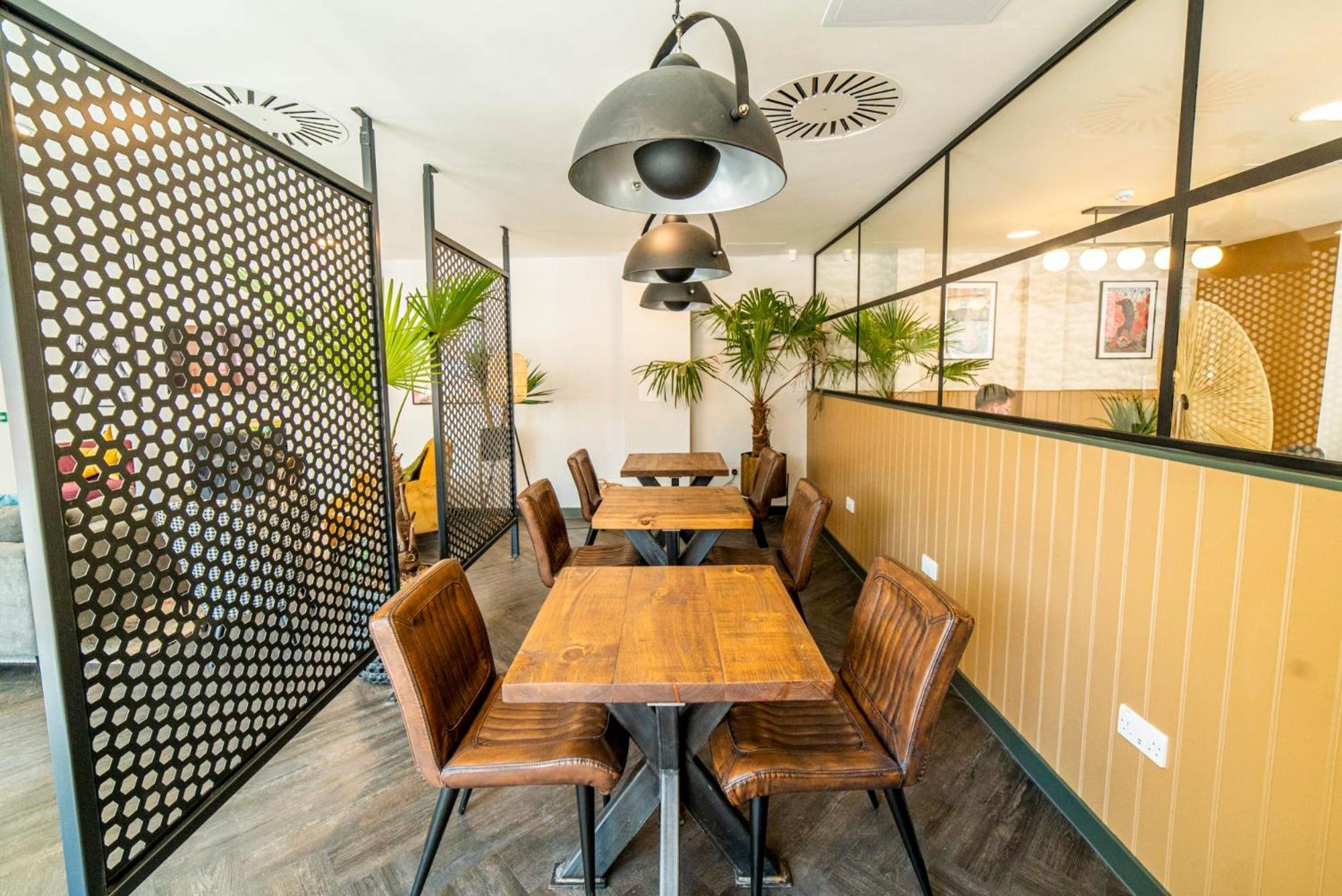 For Students Only Stylish With Kitchen At Brewer's Court In Apartment *