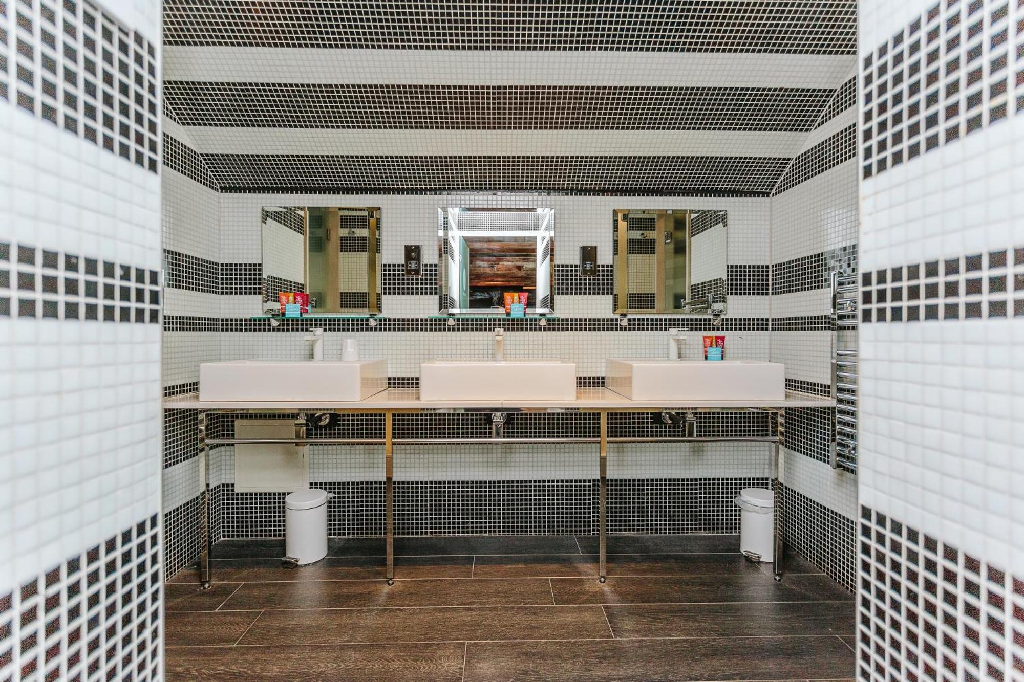 Central Hotel