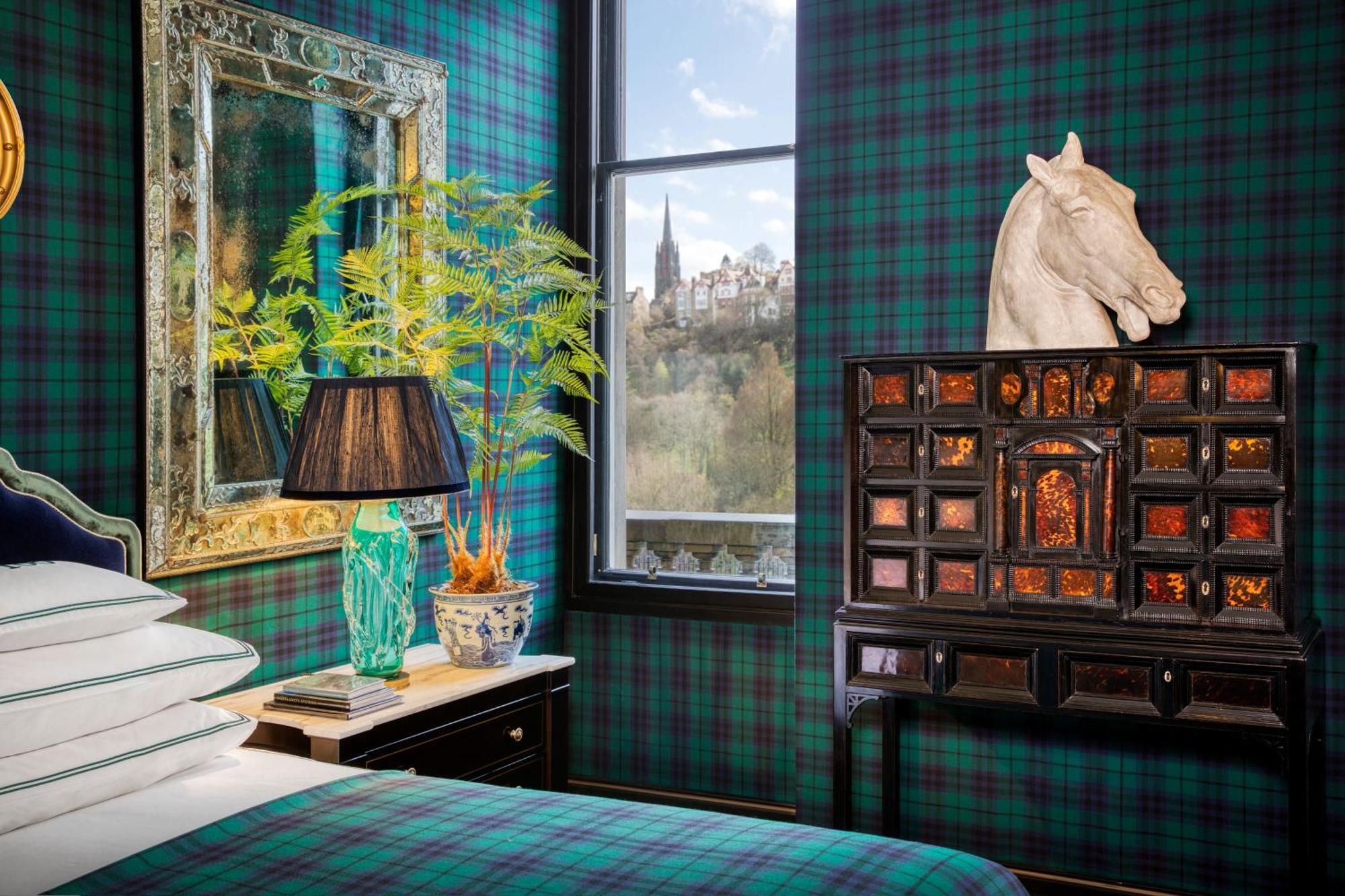 Hotel 100 Princes Street 5*