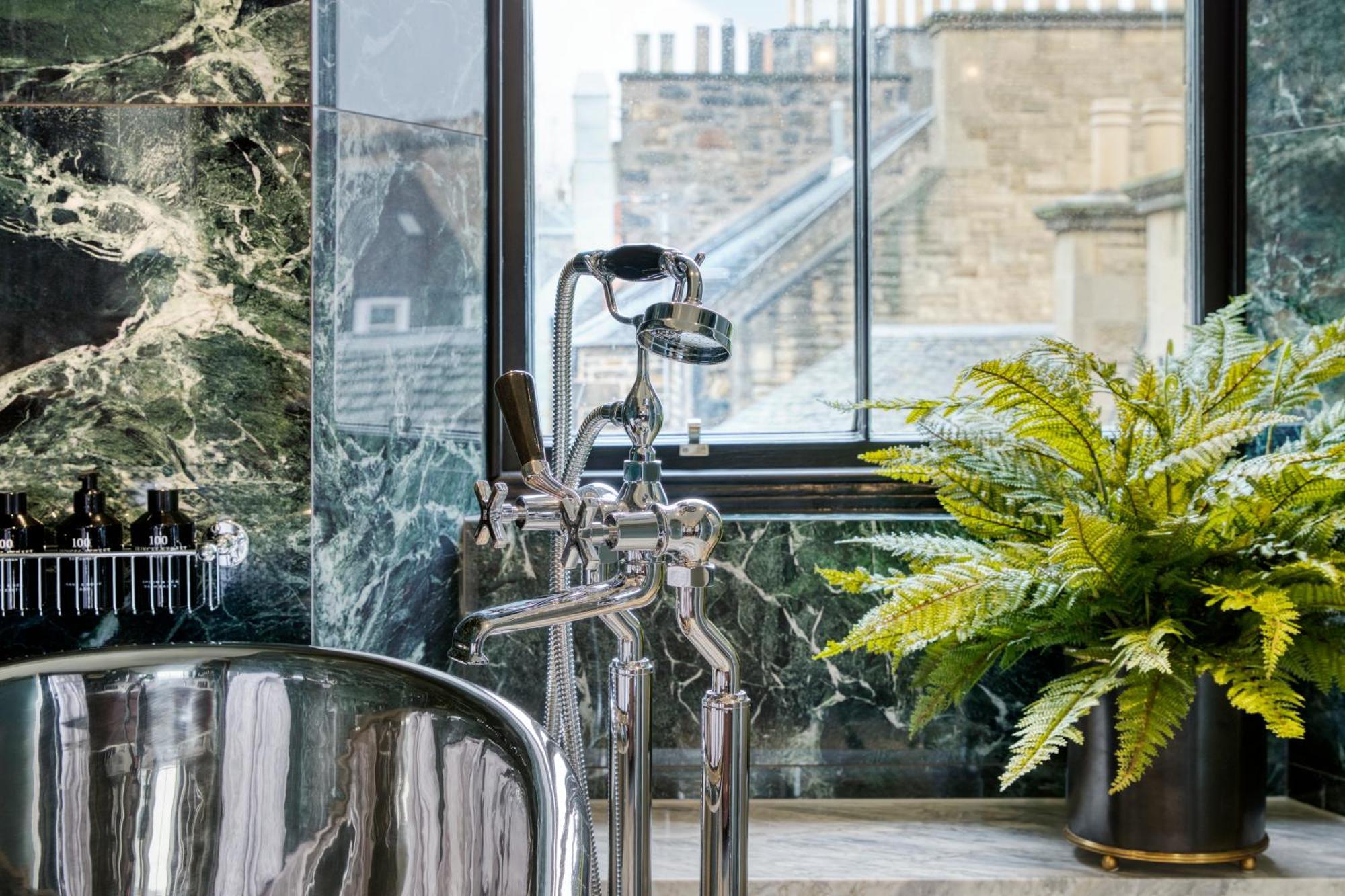 Hotel 100 Princes Street Edinburgh