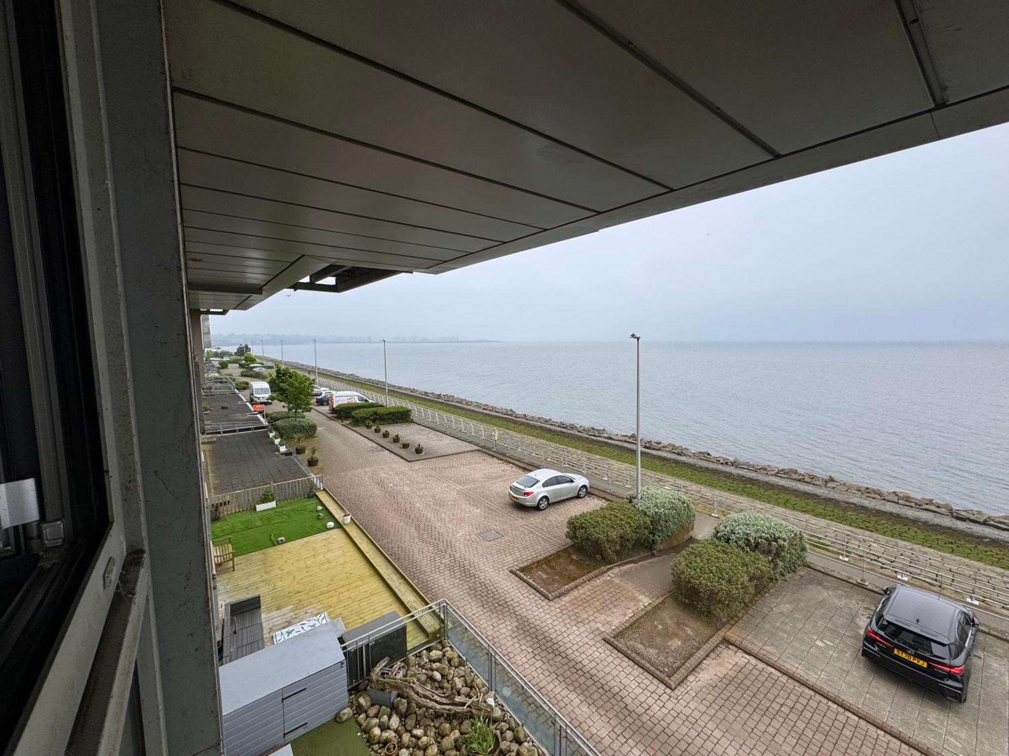 Ocean - 2 Bedroom * EDI
