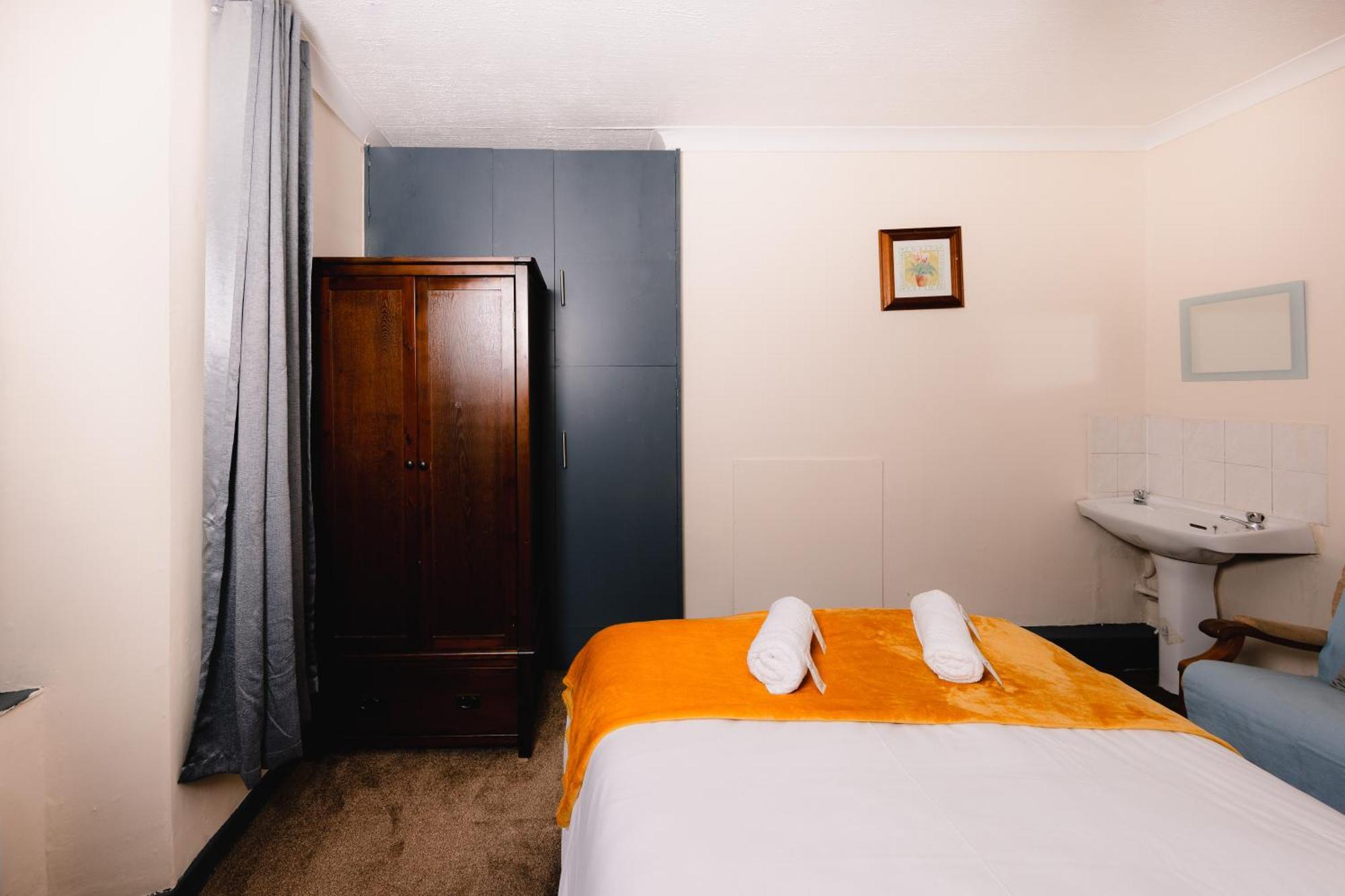 Apartment In Old Town, Cozy 4 Bedroom Flat *