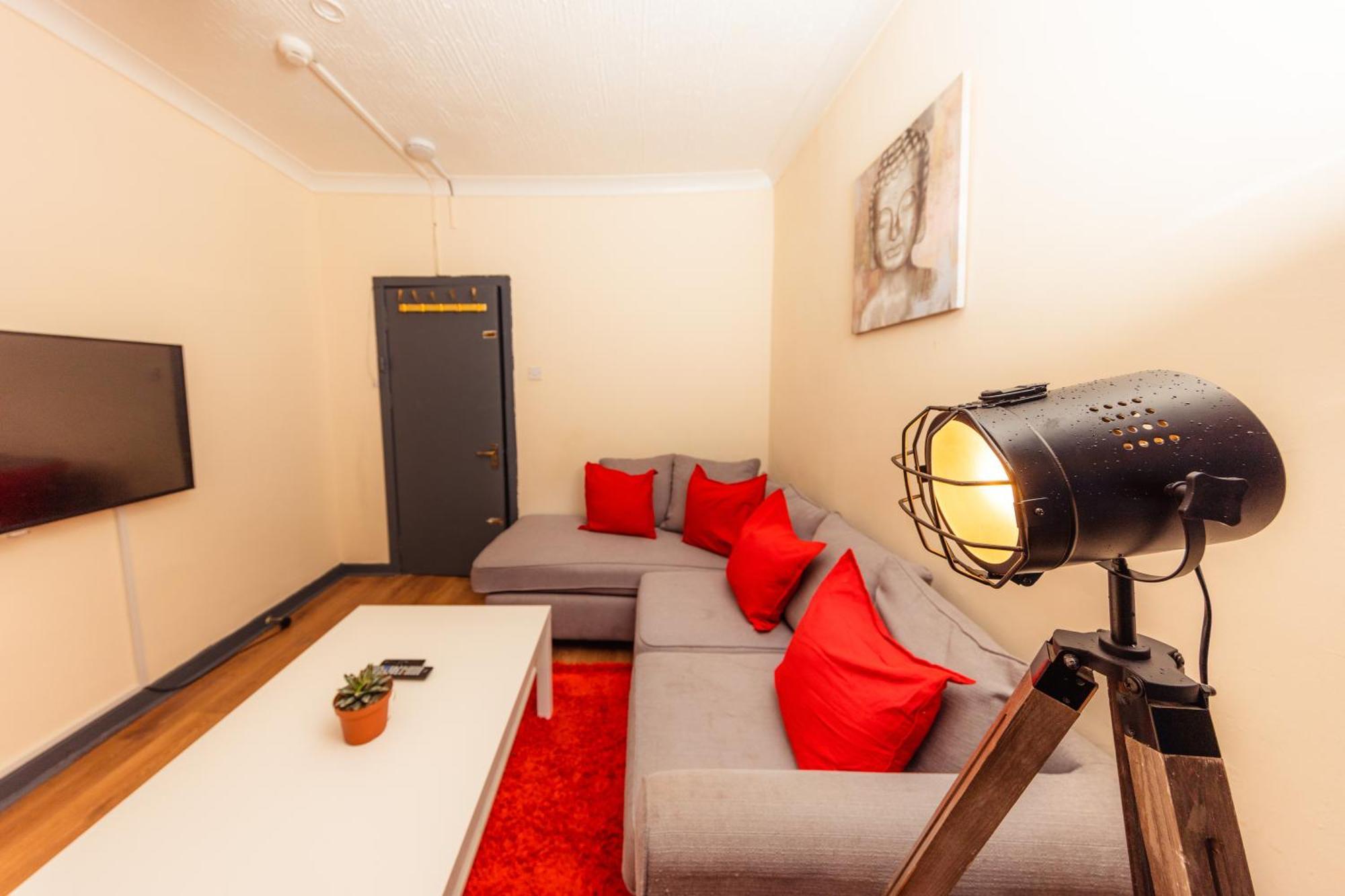 In Old Town, Cozy 4 Bedroom Flat Apartment Edinburgh