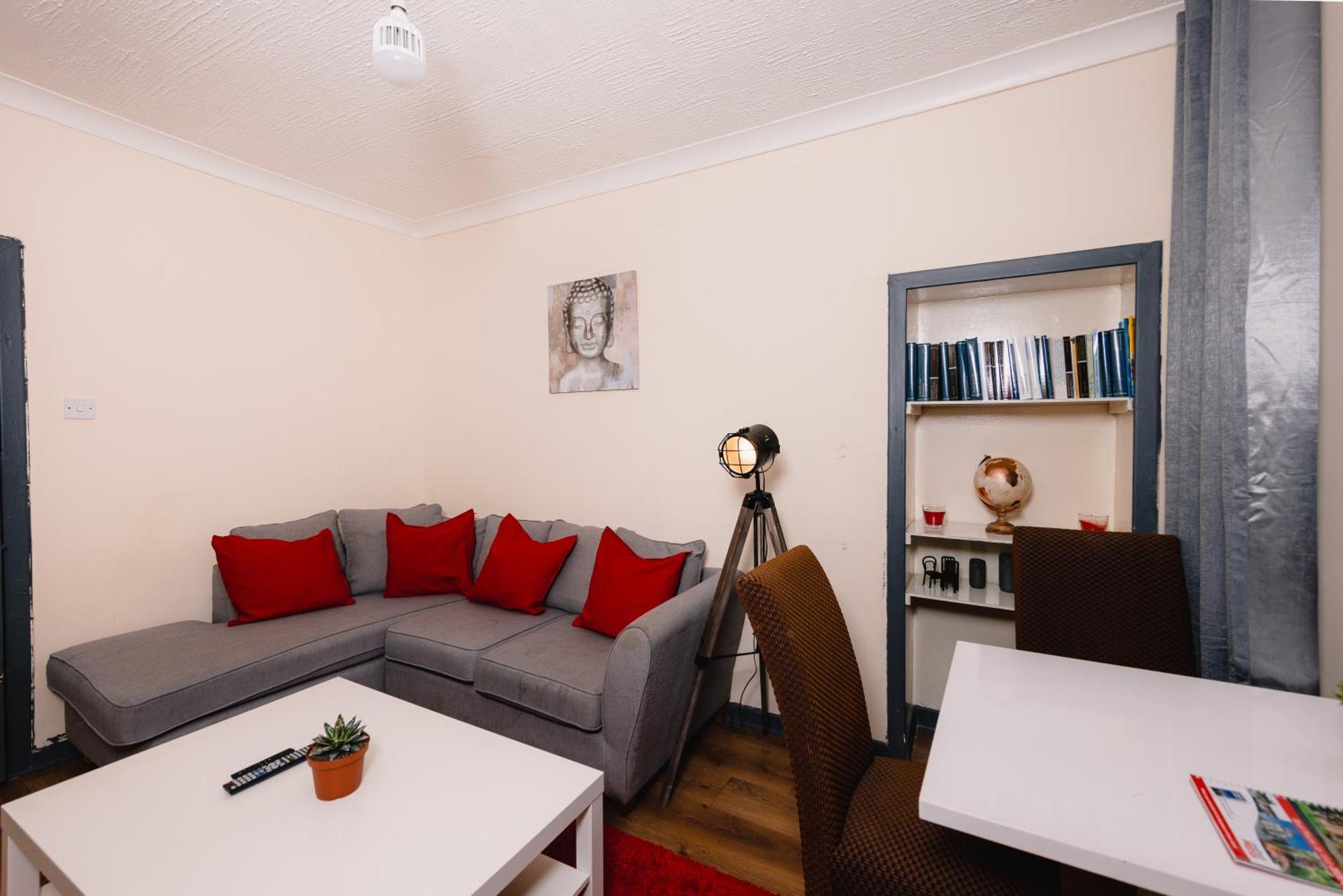 In Old Town, Cozy 4 Bedroom Flat Edinburgh