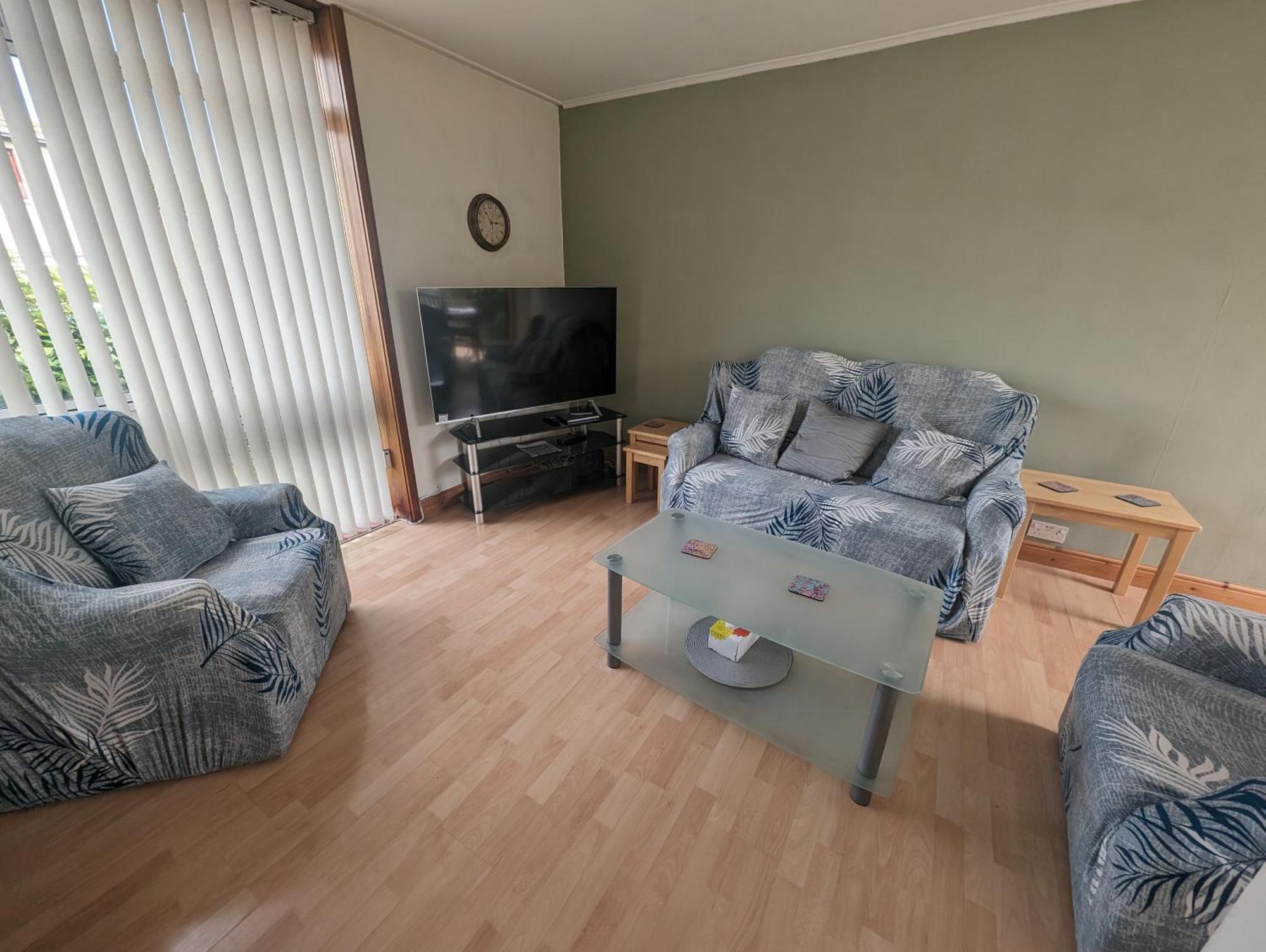 Gorgeous Full In Apartment *