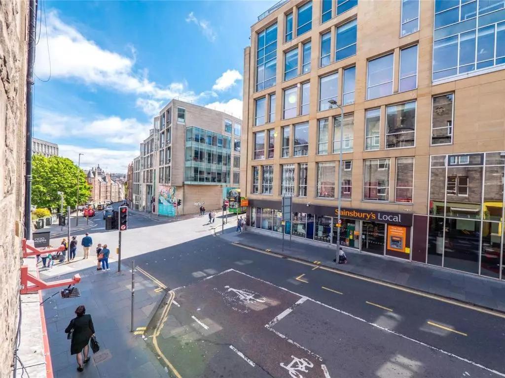 Spacious Boutique Two-bedroom Next To The Castle Apartment Edinburgh